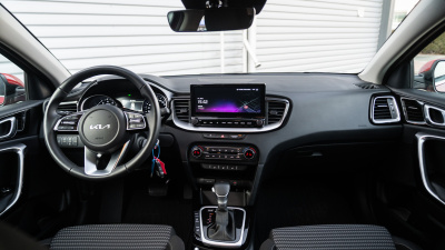 Kia Ceed SW 1.5 T-GDi  AT (pohľad do interiéru)