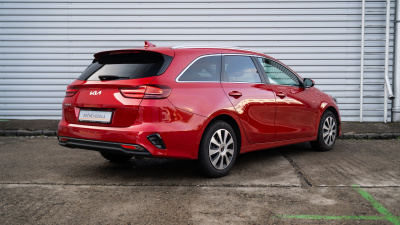 Kia Ceed SW 1.5 T-GDi  AT (pohľad do interiéru)