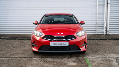 Kia Ceed SW 1.5 T-GDi  AT (pohľad zboku)