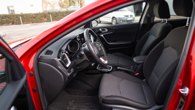 Kia Ceed SW 1.5 T-GDi  AT (pohľad do interiéru)