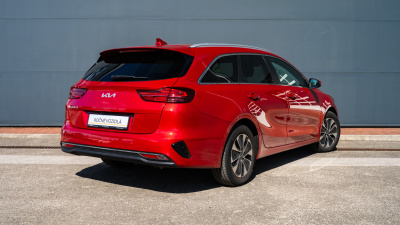 Kia Ceed SW 1.5 T-GDi  AT (pohľad spredu)
