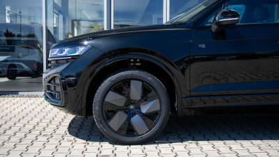 VW Touareg 3.0 TDI R-Line Final Edition (pohľad zozadu)