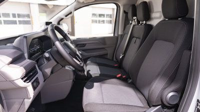 VW Transporter LR 2.0 TDI (pohľad do interiéru)