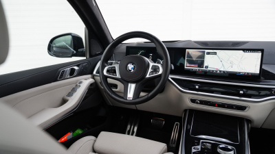 BMW X7 40d xDrive (pohľad do interiéru)