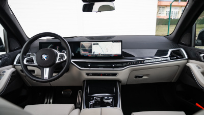 BMW X7 40d xDrive (pohľad do interiéru)