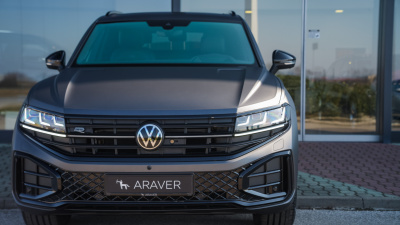 VW Touareg 3.0 TDI R-Line Final Edition (pohľad spredu)