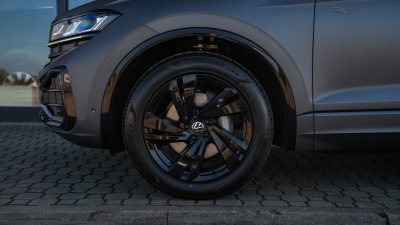 VW Touareg 3.0 TDI R-Line Final Edition (pohľad do interiéru)