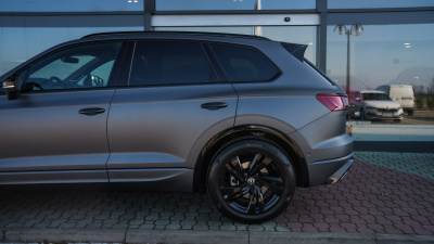 VW Touareg 3.0 TDI R-Line Final Edition (pohľad do interiéru)