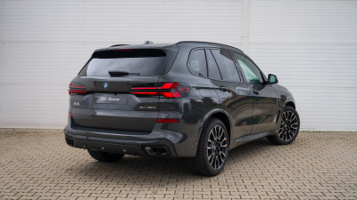 BMW X5 50e xDrive (pohľad zboku)