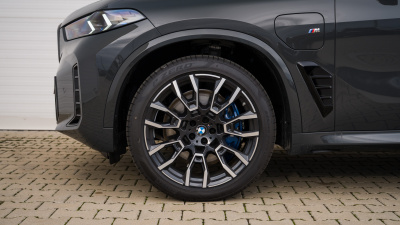 BMW X5 50e xDrive (pohľad spredu)