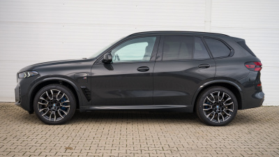 BMW X5 50e xDrive (pohľad zozadu)