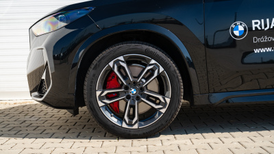 BMW X1 20d xDrive (pohľad spredu)