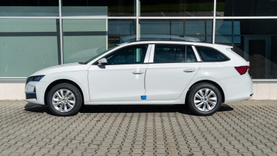 Škoda Octavia Combi 2.0 TDI Selection (pohľad zboku)