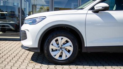 VW Tiguan 1.5 eTSI Trend (pohľad zozadu)