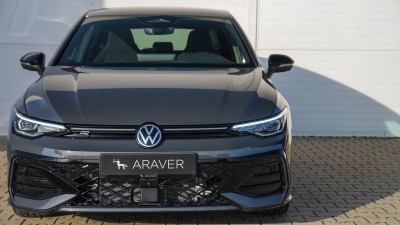 VW Golf 1.5 eTSI R-line Limited (pohľad do interiéru)