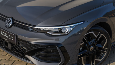 VW Golf 1.5 eTSI R-line Limited (pohľad do interiéru)