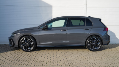 VW Golf 1.5 eTSI R-line Limited (pohľad zboku)