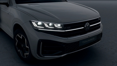 VW Touareg 3.0 TDI R-Line Limited (pohľad spredu)