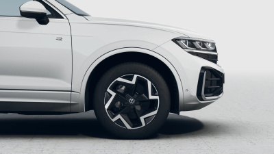 VW Touareg 3.0 TDI R-Line Limited (pohľad do interiéru)