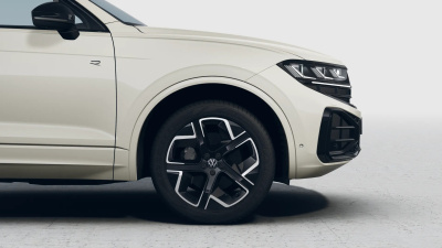 VW Touareg 3.0 TDI R-Line Final Edition (pohľad zozadu)