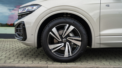 VW Touareg 3.0 TDI R-Line Final Edition (pohľad do interiéru)