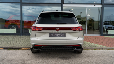 VW Touareg 3.0 TDI R-Line Final Edition (pohľad do interiéru)
