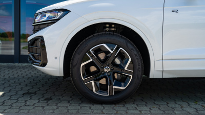 VW Touareg 3.0 TDI R-Line Final Edition (pohľad do interiéru)