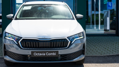Škoda Octavia Combi 1.5 TSI Extra (pohľad zboku)