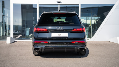 AUDI Q7 3.0 TFSIe Quattro S line  (pohľad spredu)