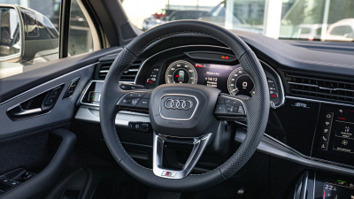 AUDI Q7 3.0 TFSIe Quattro S line 