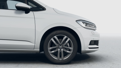 VW Touran 1.5 TSI Limited (pohľad spredu)