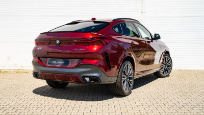 BMW X6 30d xDrive (pohľad zboku)