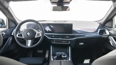 BMW X6 30d xDrive (pohľad do interiéru)