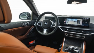 BMW X6 30d xDrive (pohľad do interiéru)