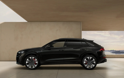 AUDI Q8 3.0 TFSIe Quattro PHEV  (pohľad zozadu)