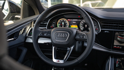 AUDI Q8 3.0 TFSIe Quattro PHEV 