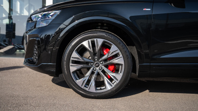 AUDI Q8 3.0 TFSIe Quattro PHEV  (pohľad do interiéru)