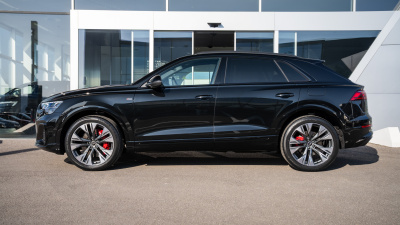 AUDI Q8 3.0 TFSIe Quattro PHEV  (pohľad spredu)