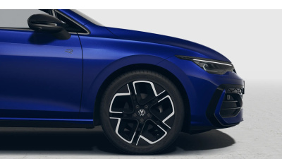 VW Golf 1.5 eTSI R-Line Limited (pohľad do interiéru)