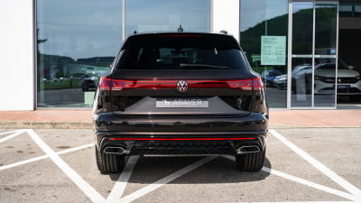 VW Touareg 3.0 TDI R-Line Final Edition (pohľad spredu)