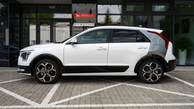 Kia Niro HEV 1.6 GDi Gold (pohľad zboku)