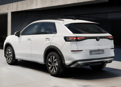 VW T-Roc 1.5 eTSI Style (pohľad zozadu)