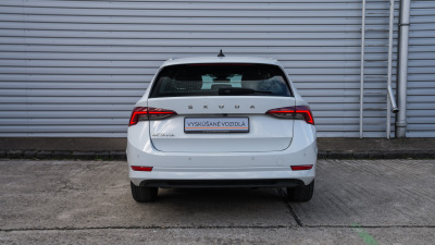 Škoda Octavia Combi 2.0 TDI STYLE (pohľad spredu)