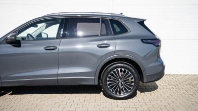 VW Tiguan 1.5 eTSI Limited (pohľad do interiéru)