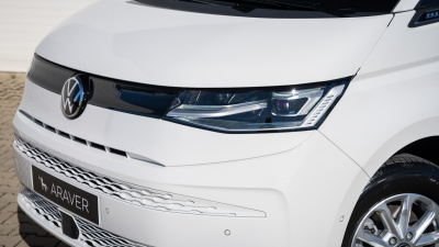 VW Multivan Bulli Long 2.0 TDI (pohľad spredu)