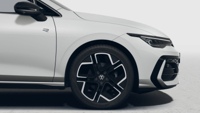 VW Golf 1.5 eTSI R-line Limited (pohľad do interiéru)