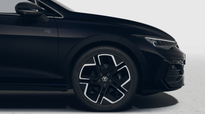 VW Golf 1.5 eTSI R-line Limited (pohľad do interiéru)