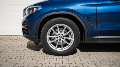 BMW X3 20i xDrive (pohľad spredu)