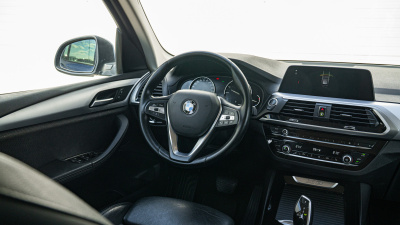 BMW X3 20i xDrive (pohľad do interiéru)