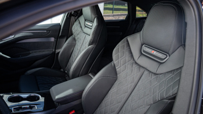 Audi A6 Limuzína 3.0 TDI Quattro (pohľad spredu)